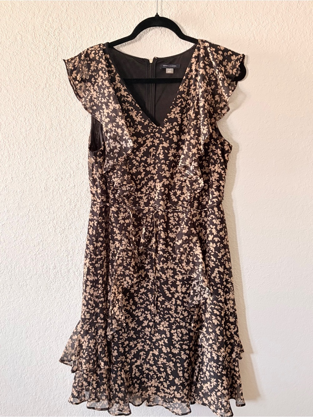 Tommy Hilfiger woman’s ruffled Black Midi Dress with tan Floral Print size 12